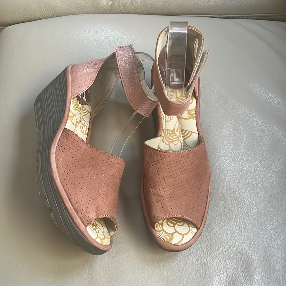 Fly London Yak Cupi mouse Rose Sandals sz 41 - Picture 2 of 11